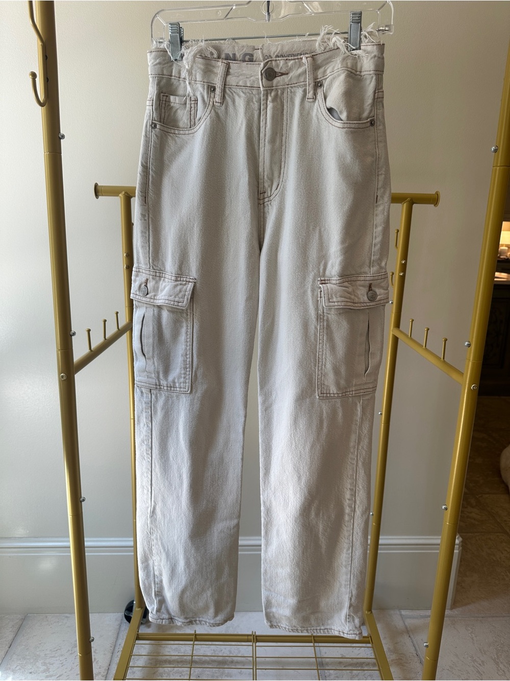 Women’s S.O.N.G. 90s Cargo Boyfriend Jeans in Light khaki — SIZE 5/27
